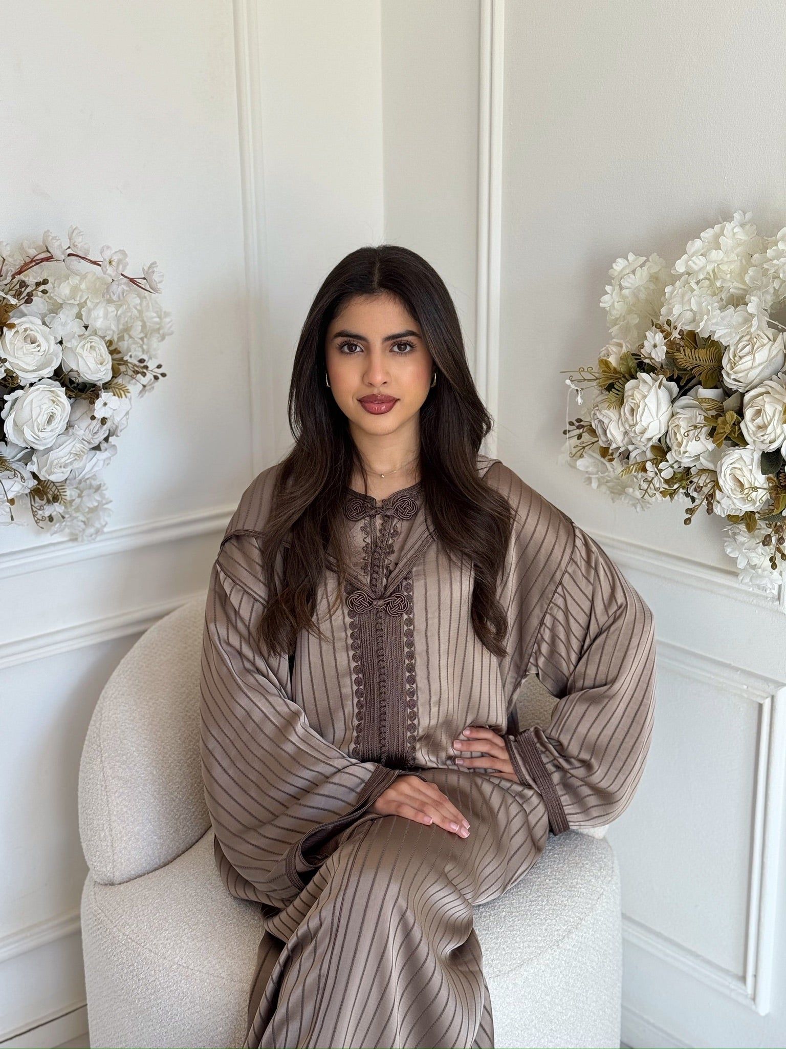 Woman wearing the Jellaba Maryam, a luxury handmade Moroccan jellaba with an elegant modest design.