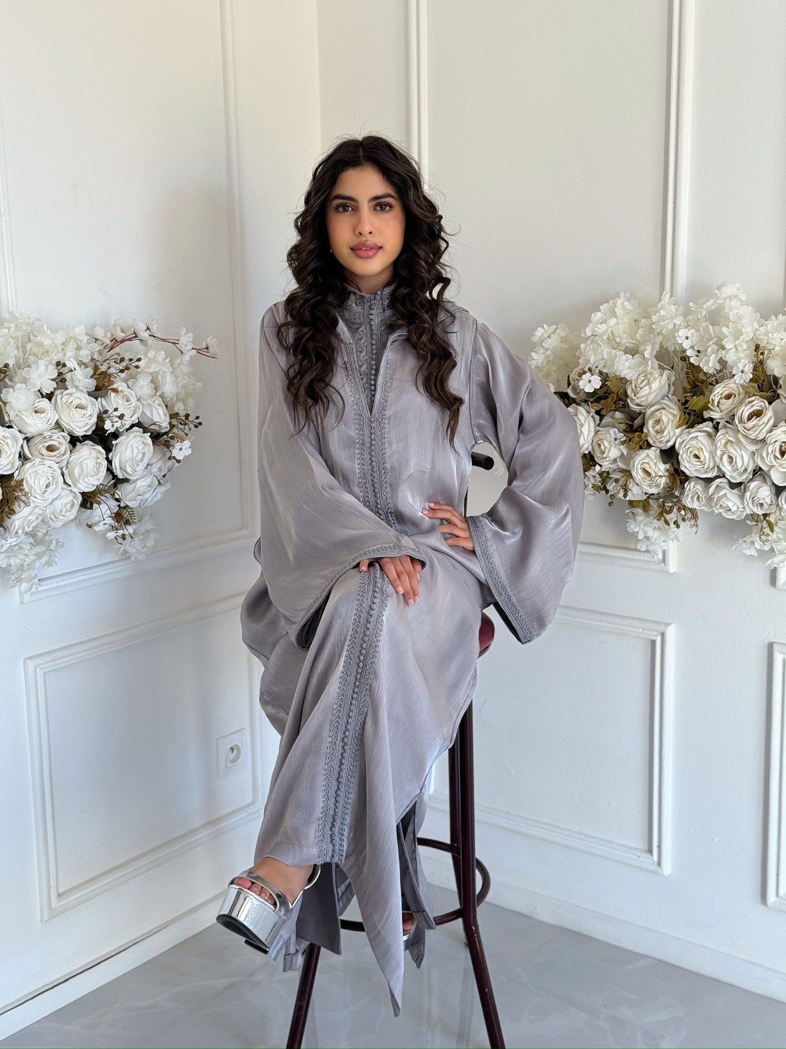 “Elegant modest fashion jellaba in silver grey – Jellaba Dina full outfit”